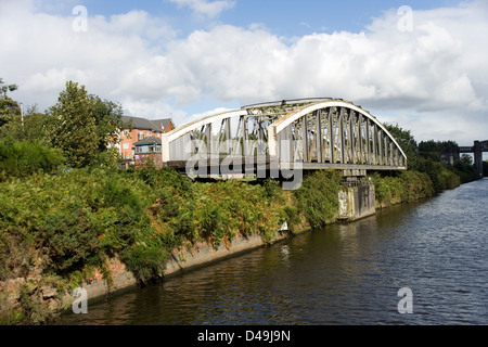 Knutsford Straße Drehbrücke über den Manchester Ship Canal von der Mersey Fähre Stockfoto