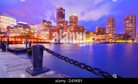 Financial District von Boston, Massachusetts betrachtet von Boston Harbor. Stockfoto