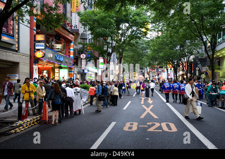 Dogenzaka Straße ist eine beliebte Viertel in Shibuya, Tokyo für Einkaufs- und Unterhaltungsmöglichkeiten. Stockfoto