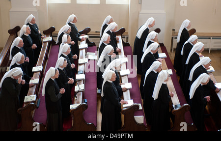 Heitersheim, Deutschland, Schwestern bei einer Trauerfeier Stockfoto