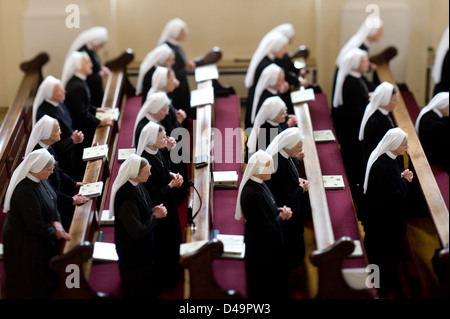 Heitersheim, Deutschland, Schwestern bei einer Trauerfeier Stockfoto