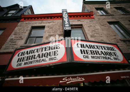 Lokaler Grenzstein Schwartz Deli befindet sich am Boulevard Saint-Laurent, Montreal, Quebec. Die kanadische Presse Bilder/Lee Brown Stockfoto