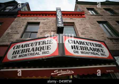 Lokaler Grenzstein Schwartz Deli befindet sich am Boulevard Saint-Laurent, Montreal, Quebec. Stockfoto