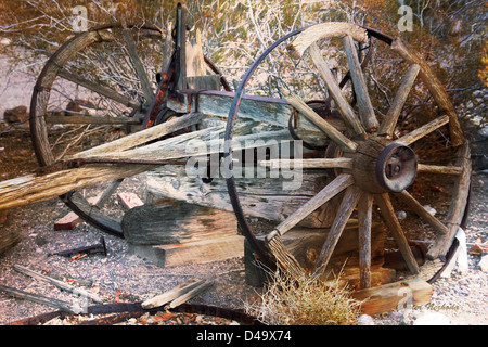 Wagon Rad und Achse in der Wüste von Nevada Stockfoto