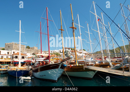 Segelschiffe im Hafen von Marmaris, Provinz Muğla, Türkei Stockfoto