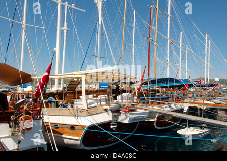 Segelschiffe im Hafen von Marmaris, Provinz Muğla, Türkei Stockfoto