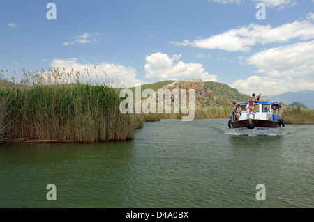 Dalyan Fluss vor die Felsengräber von Kaunos oder Kaunos in der Nähe von Marmaris, Türkische Ägäis, Türkei, Asien Stockfoto