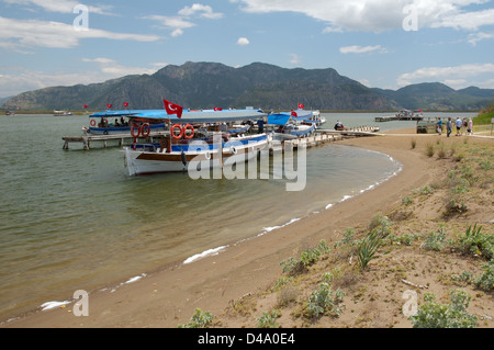 Dalyan Fluss vor die Felsengräber von Kaunos oder Kaunos in der Nähe von Marmaris, Türkische Ägäis, Türkei, Asien Stockfoto