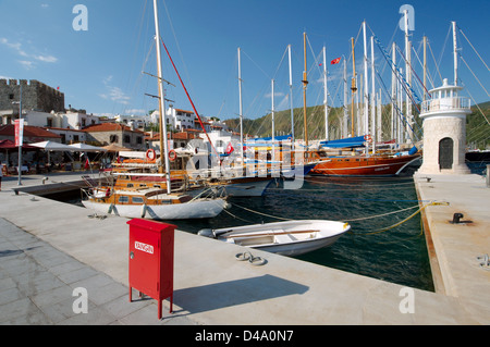 Segelschiffe im Hafen von Marmaris, Provinz Muğla, Türkei Stockfoto