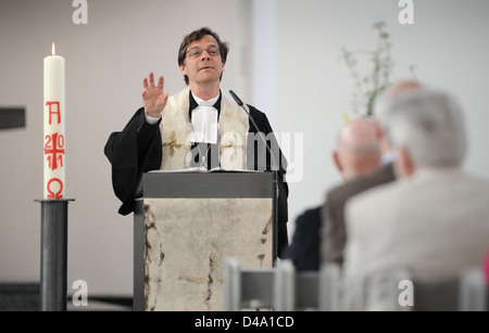 Berlin, Deutschland, Predigt von Bischof Dr. Markus Droege, St. Matthäus Kirche Stockfoto