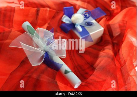 Hochzeitseinladung und Geschenk Stockfoto