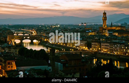 Nacht-Blick über Florenz in Italien Stockfoto