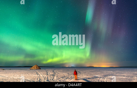 Aurora Borealis (Nordlicht) auf das gefrorene Meer in der Nähe von Lulea Lappland Schweden Skandinavien Stockfoto