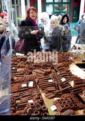 Brighton Sussex UK 10. März 2013 - regen Handel auf einem der Stände auf dem Brighton Schokoladenfestival heute Stockfoto