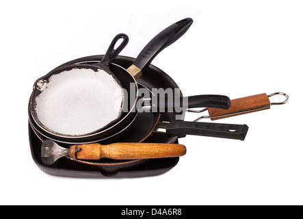 Haufen von Küche Backformen mit Pfannen und Topf Stockfoto