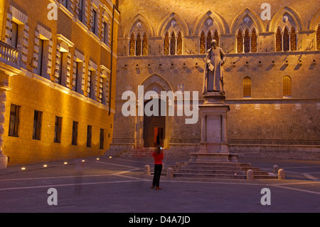 Siena, Salimbeni Square, UNESCO World Heritage Site, Piazza Salimbeni, Toskana, Italien, Europa Stockfoto