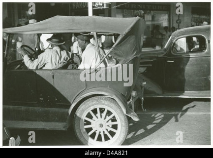 Dieses Foto von 1939 zeigt afroamerikanische Männer in Lexington, Mississippi, während der Großen Depression. Das Bild bietet einen Einblick in den Alltag in Mississippi in den 1930er Jahren Stockfoto