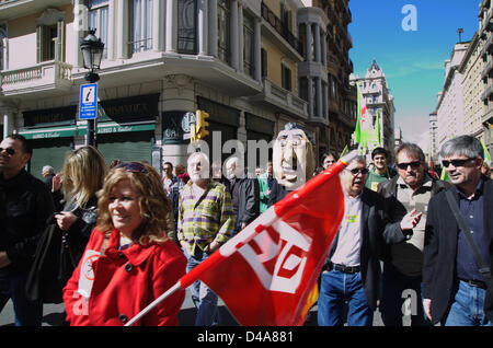 Barcelona, Spanien. 10. März 2013. Proteste gegen spanische und katalanische Regierung wohl schneidet aufgrund der Wirtschaftskrise und die Einführung von Sparmaßnahmen als das Mittel, um die Krise zu lösen. CCOO (Comisiones Obreras) union Arbeitsmarkt Handel. Stockfoto