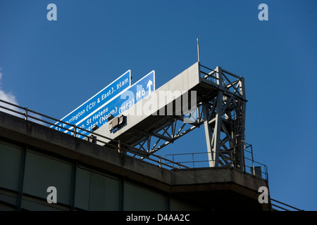 Die M62 Thelwalls Viadukt Brücke über den Manchester Ship Canal von der Mersey Fähre Stockfoto