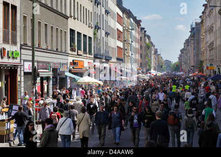 Berlin, Deutschland, Besucher auf dem Myfest in Berlin-Kreuzberg Stockfoto