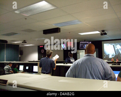 In einem mit Jimmy Fallon gefilmten Segment wurde das Hubble Space Telescope der NASA neben dem Nachfolger, dem James Webb Space Telescope (JWST), als Schlüsselwerkzeug in der Weltraumforschung hervorgehoben. Das Segment erforschte die Bedeutung dieser Teleskope für das Verständnis des Universums und die Rolle der Weltraumbeobachtung in der modernen Wissenschaft. Stockfoto