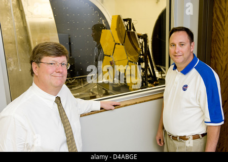 Das James Webb Space Telescope (JWST) erreichte einen wichtigen Meilenstein in seiner Entwicklung mit erfolgreichen Kryogenen- und Röntgentests. Das JWST wird der Nachfolger des Hubble Weltraumteleskops zur Beobachtung des Universums werden. Stockfoto