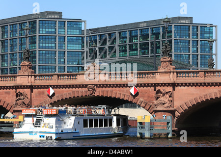 Berlin, den Berliner Hauptbahnhof und der Moltkebruecke Stockfoto