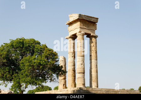 Rhodos. Griechenland. Die übrigen Spalten des 3. Jahrhundert v. Chr. Tempel des Pythischen Apollo auf Monte Smith, einem Hügel westlich von Rhodos-Stadt. Stockfoto