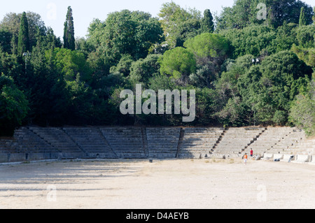 Rhodos. Griechenland. Das restaurierte 2. Jahrhundert v. Chr.-Stadion (200 Meter lang, 35 m breit) auf Monte Smith, einem Hügel westlich von Rhodos-Stadt. Stockfoto