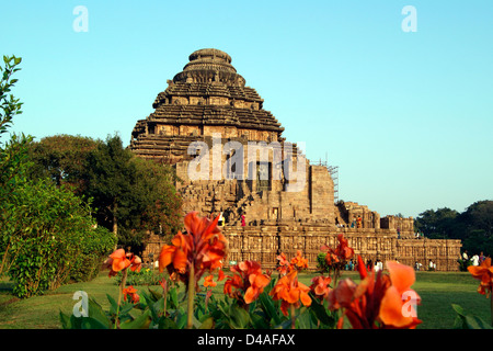 Konark Sun Temple Landschaft über die hintere Ansicht Garten. Konark Sun Tempel in Orissa in Indien ist die UNESCO Welterbe-Aufstellungsort Stockfoto