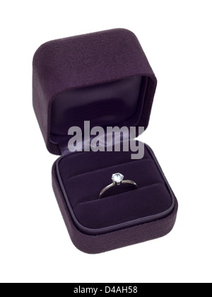 Ein Schmuckkästchen, vor einem weißen Hintergrund isoliert Stockfoto