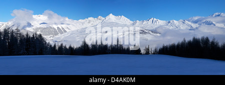 Panorama-Foto des Mont Blanc Massivs von Les Coches, Les Arcs, Savoie, Frankreich, Europa Stockfoto