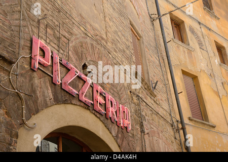 Pizzeria Leuchtreklame in Italien Stockfoto