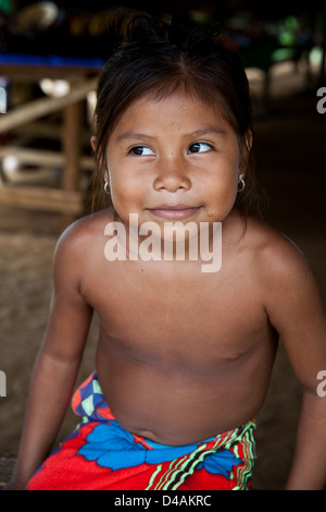 Embera Inderin Embera Puru Dorf, Rio Pequeni, Panama Provinz, Republik von Panama. Stockfoto