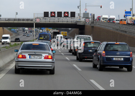 Berlin, Deutschland, ein Stau auf der Autobahn A 113 Stockfoto