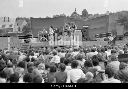 Kleinwanzleben, DDR, Menschen auf ein open-air-Konzert der Puhdys Stockfoto