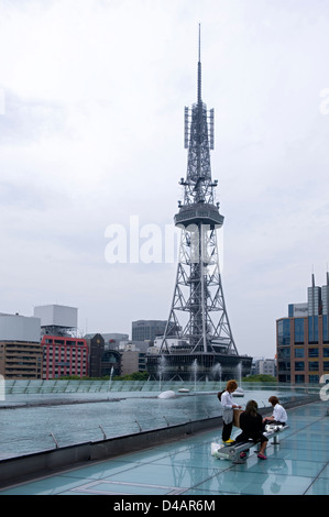 "Wasser Raumschiff" Aqua erhöhte ovalen Teich im Oasis 21 Handel und Transport Komplex neben Turm Nagoya Sakae, Nagoya Stockfoto