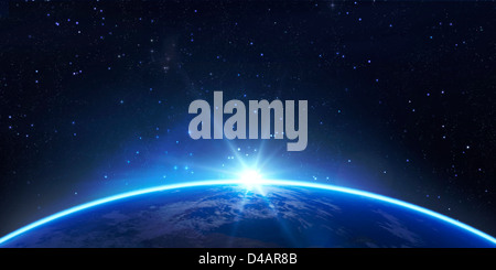 Sonnenaufgang hinter Planet Erde (Abbildung). Stockfoto