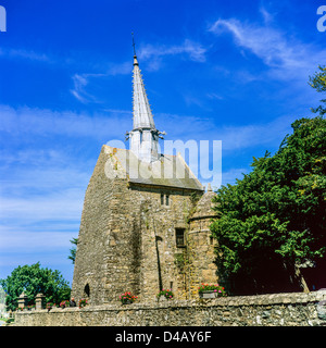 Kapelle "St. Gonery" 17. Jahrhundert mit schiefen Turm "Plougrescant" Brittany France Stockfoto