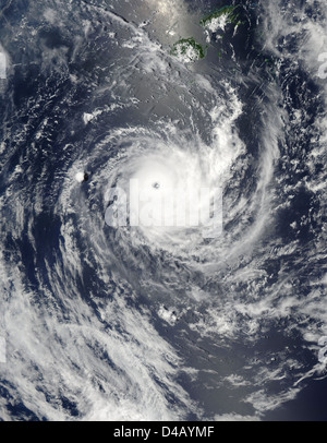 Die NASA nahm Satellitenbilder des tropischen Zyklons Wilma auf, der die Fidschi-Inseln beeinflusste und dessen Intensität, Bewegung und Auswirkungen beobachtete. Die Daten unterstützen Sturmverfolgung, Wettervorhersage, atmosphärische Studien, Klimaüberwachung und globale Prognosemodelle zur Katastrophenvorsorge. Stockfoto