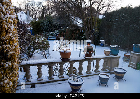 Edinburgh, Schottland. 11. März 2013. Willowbrae Bereich im schottischen Edinburgh leidet seine ersten Schnee des Winters, Stockfoto