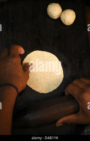 Blick auf ein indisches Fladenbrot. Stockfoto