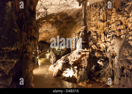 Nationalpark Aggtelek Höhlen in Ungarn, auch genannt Baradla-Domica Höhlen mit einer Tropfsteinhöhle Spalte Stockfoto