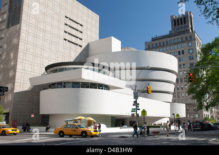 SOLOMON GUGGENHEIM MUSEUM (© FRANK LLOYD WRIGHT 1959 / GWATHMAY SIEGEL ASSOCS 1992) FIFTH AVENUE IN MANHATTAN NEW YORK CITY USA Stockfoto