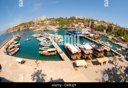 Schiffe in den Hafen von Antalya, Türkei, Westasien Stockfoto