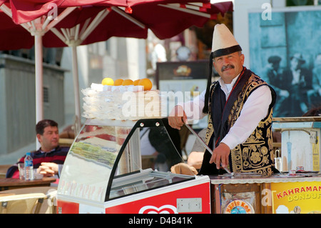 Eis Verkäufer, Einkaufsstraße von Antalya, Türkei, Westasien Stockfoto