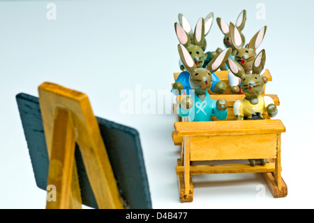 ein Klassenzimmer mit Osterhasen Stockfoto