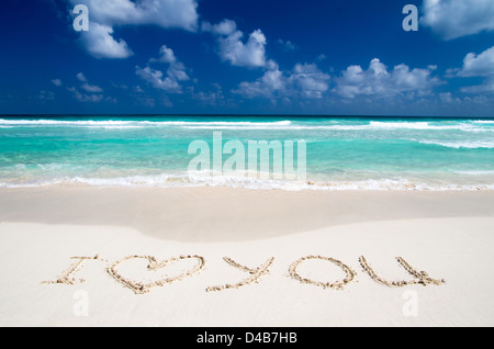 Das heißt ich liebe dich am Strand. Urlaub-Konzept-Hintergrund Stockfoto