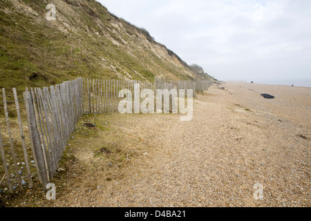 Weiche engineering Küstenschutz in Dunwich, Suffolk, England Stockfoto