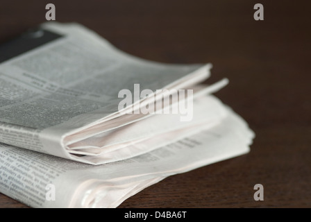 Schließen Sie herauf Bild einer gefalteten Zeitung Stockfoto